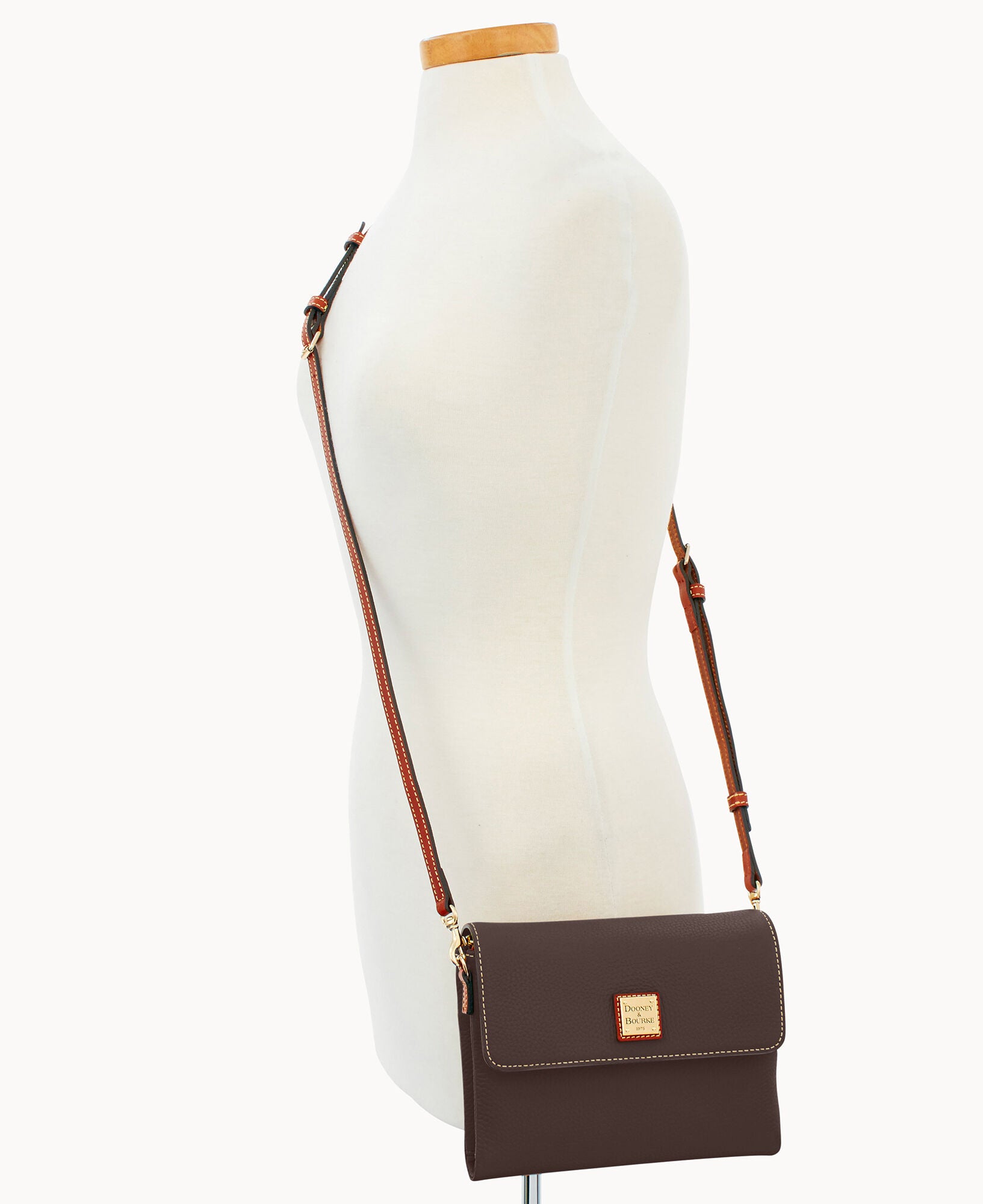Pebble Grain Hunter Crossbody - Image 15