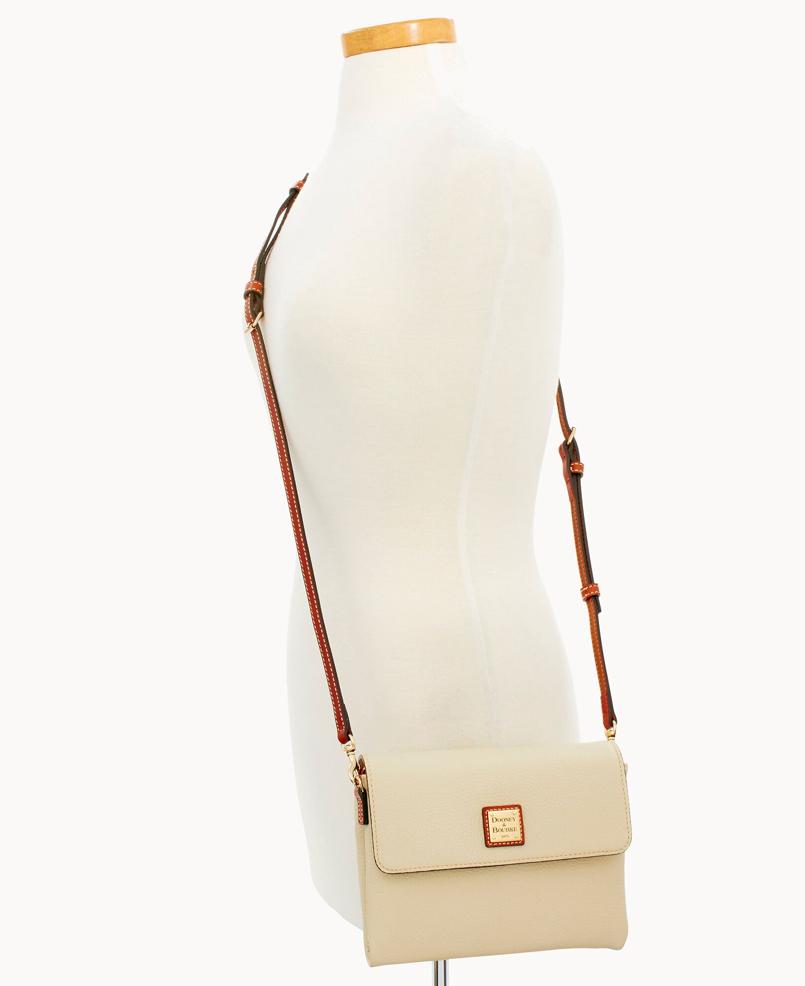 Pebble Grain Hunter Crossbody - Image 30