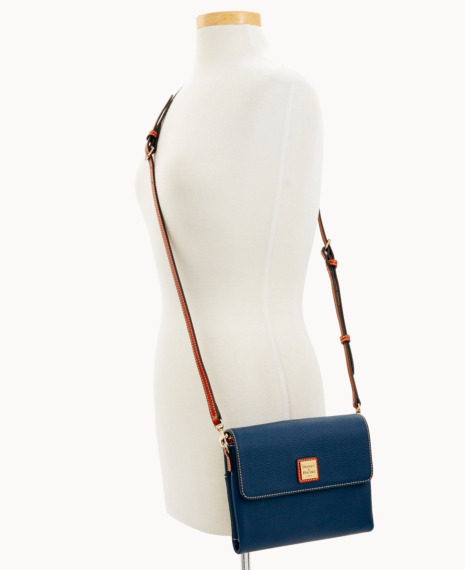 Pebble Grain Hunter Crossbody - Image 10