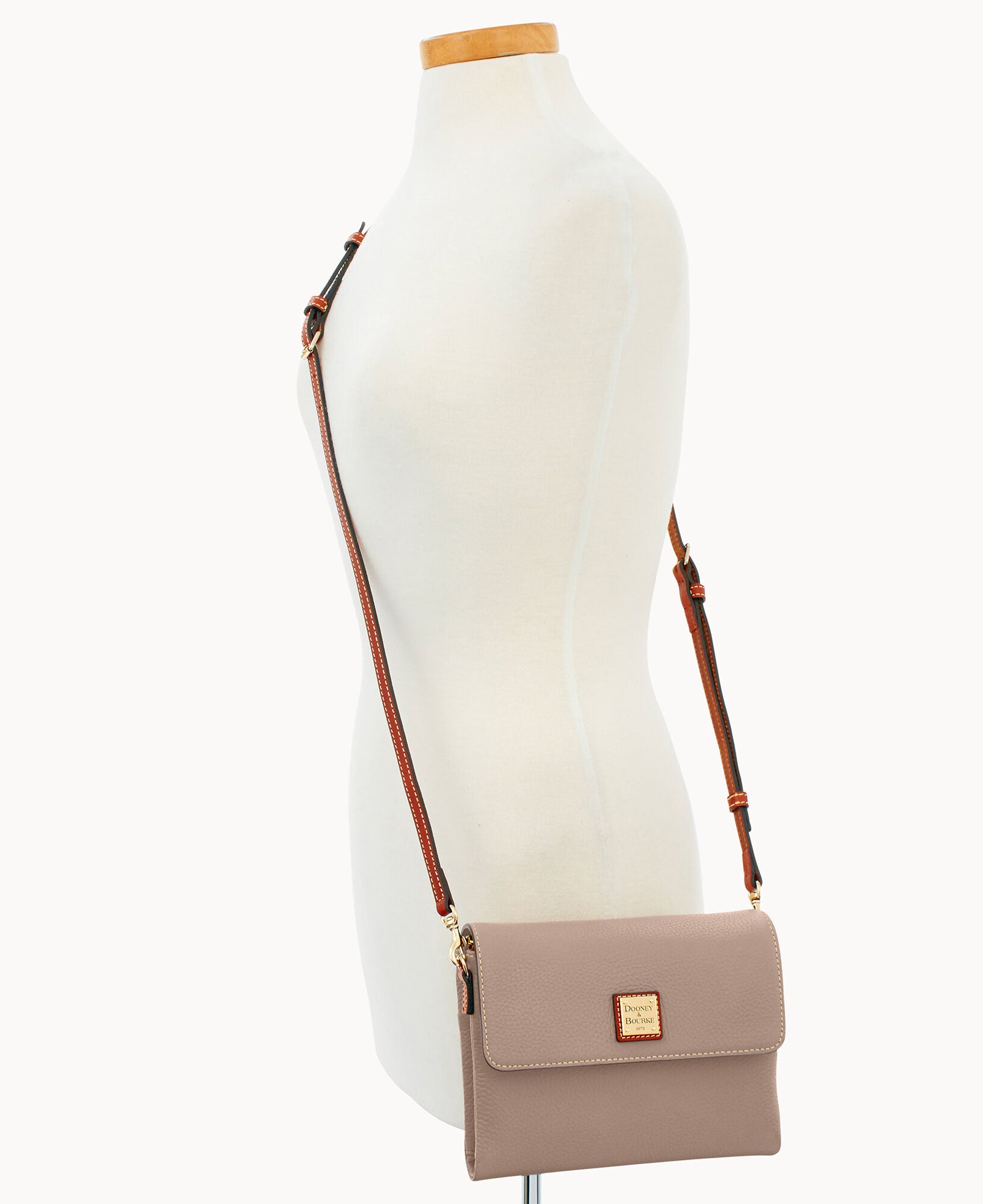 Pebble Grain Hunter Crossbody - Image 25