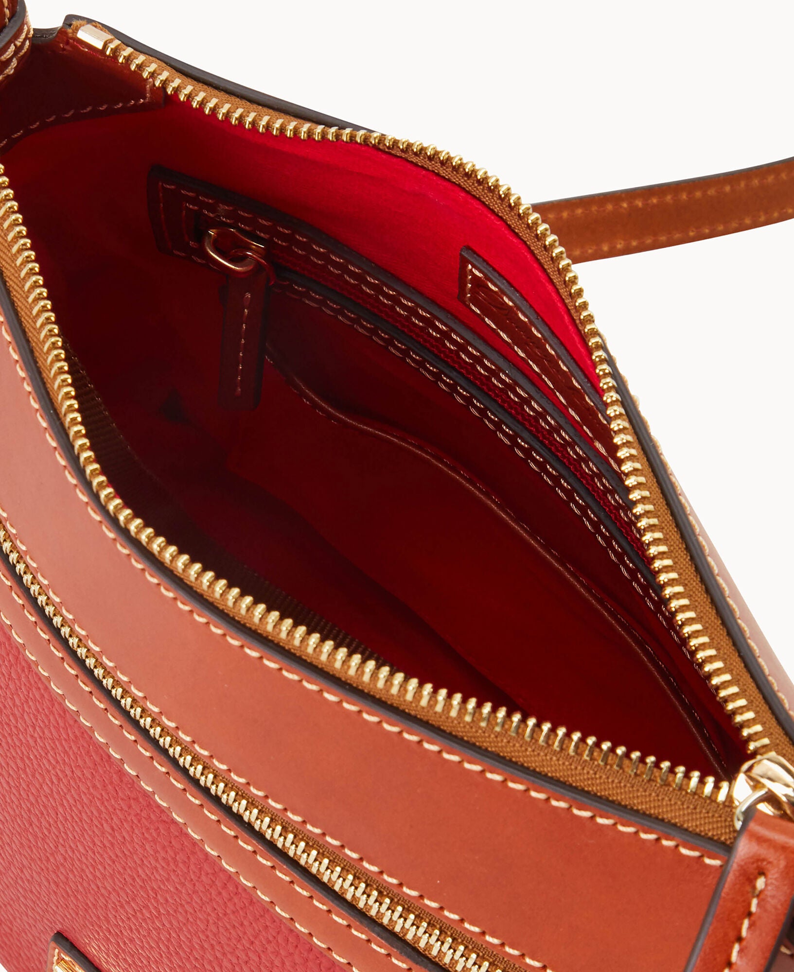 Pebble Grain Crossbody 25 - Image 15