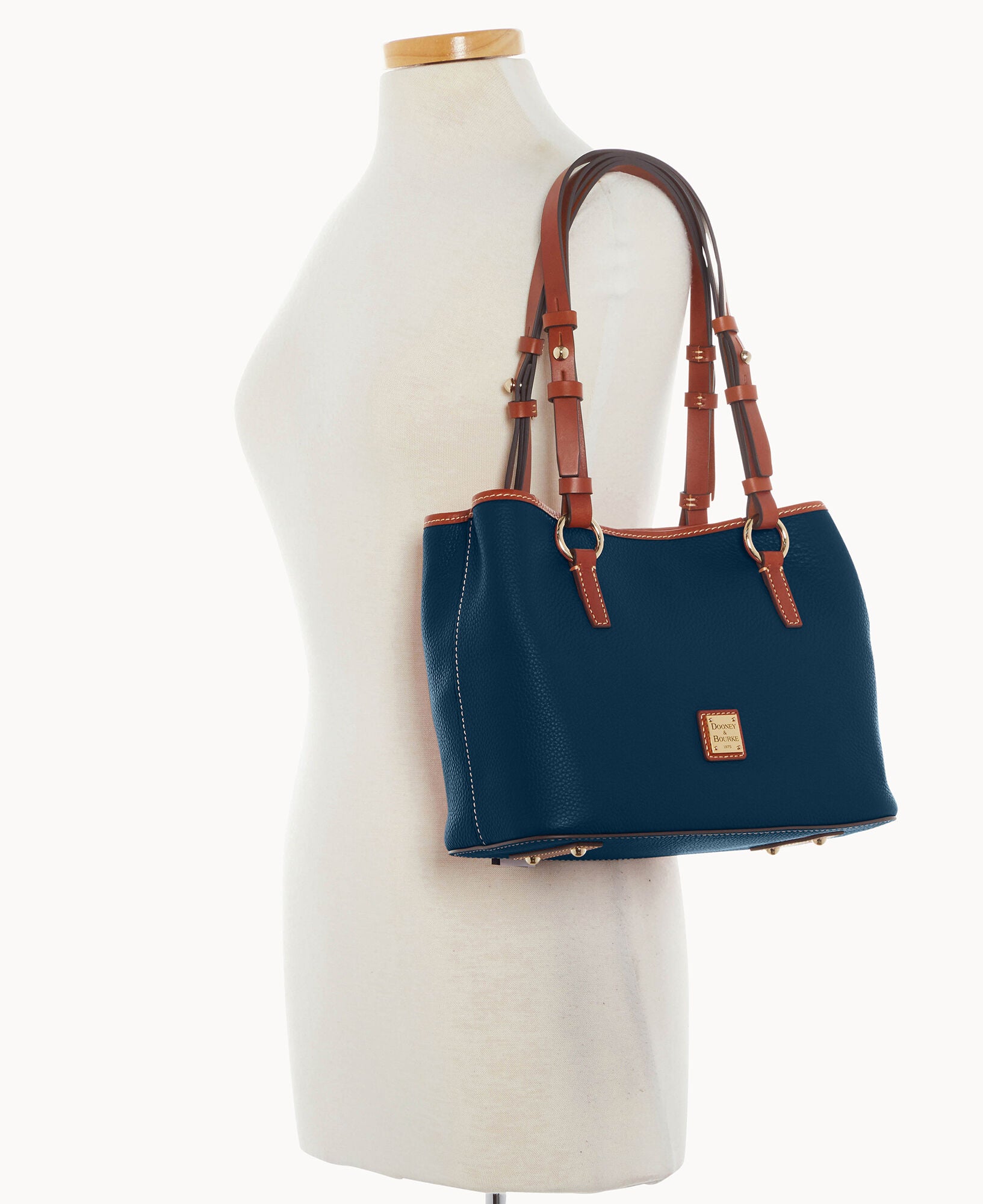 Pebble Grain Small Briana with Pouch - Image 15