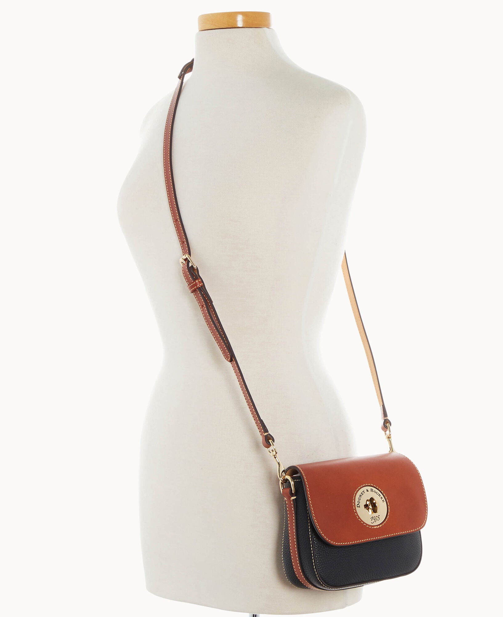 Pebble Turnlock Flap Saddle - Image 9
