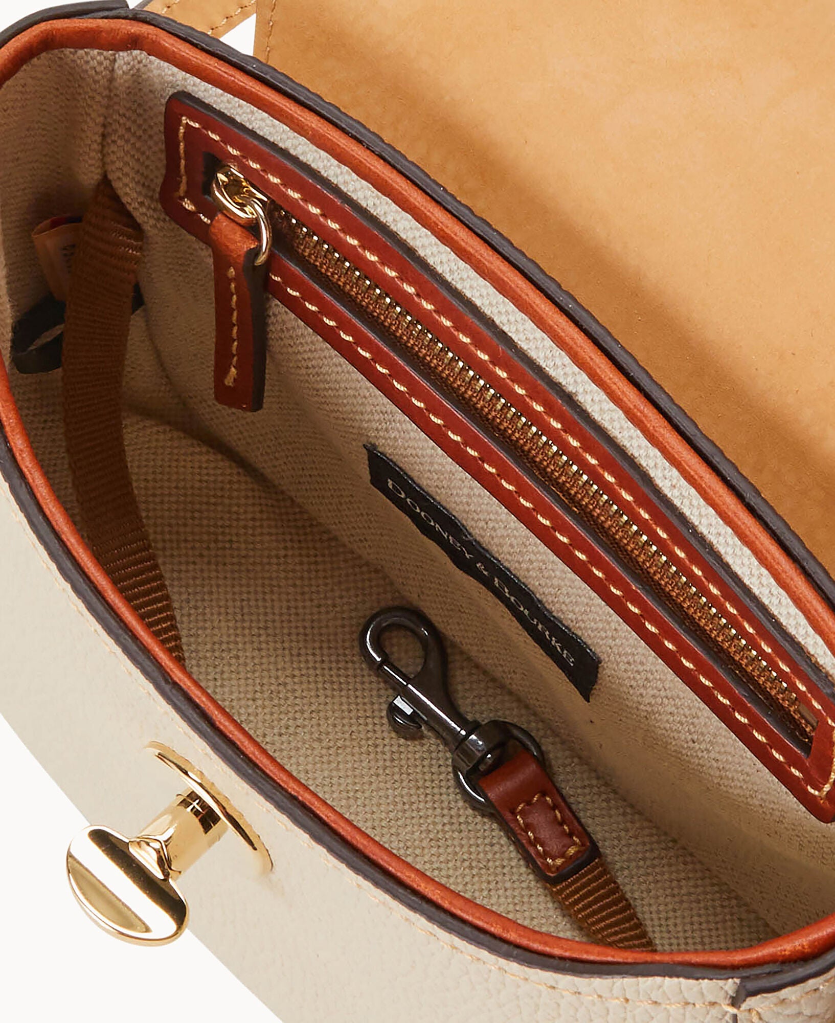 Pebble Turnlock Flap Saddle - Image 12
