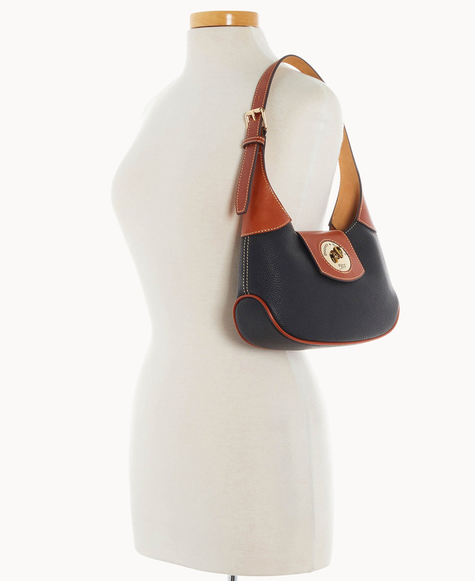 Pebble Turnlock Hobo 26 - Image 14