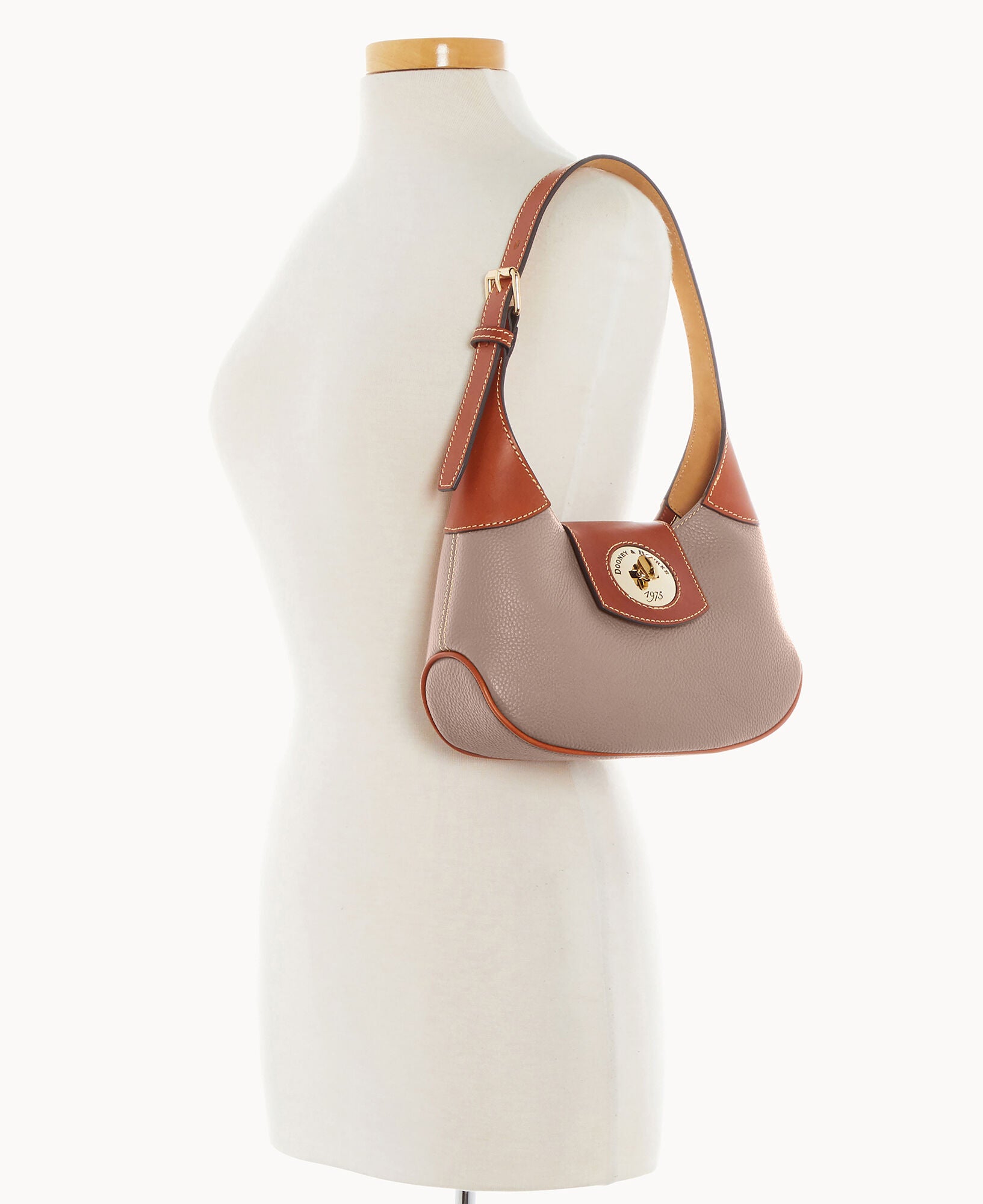 Pebble Turnlock Hobo 26 - Image 5